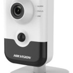 Hikvision Küp İP Kamera Geniş Açılı 2MP 2.8mm Lens H265+ Ses+SD Kart+Wi-Fi IR Çift Yönlü Konuşma DS-2CD2421G0-IW